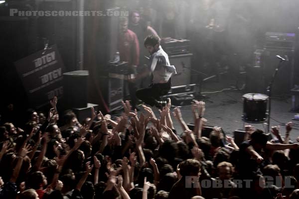 FOALS - 2008-11-15 - PARIS - La Cigale - Yannis Philippakis